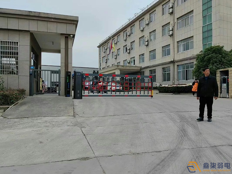 18米寬工業(yè)園區(qū)出入口道閘到底該怎樣裝？
