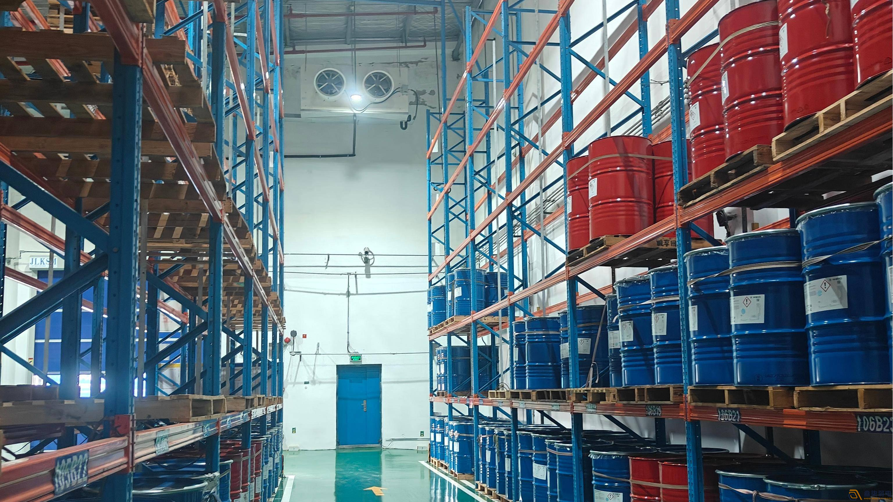 危化倉(cāng)為什么必須安裝防爆型溫濕度計(jì)?